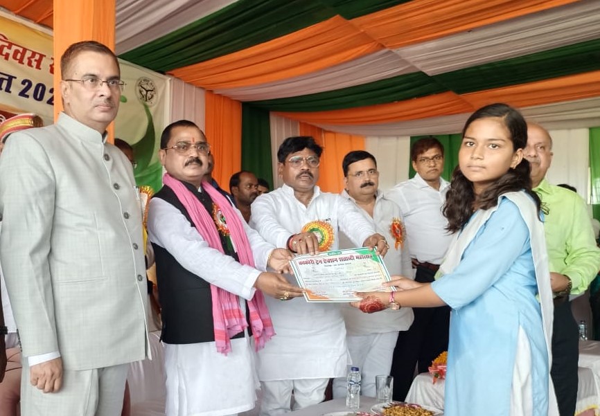 जनपद में हर्षोल्लास व धूमधाम के साथ मनाया गया 78वां स्वतंत्रता दिवस  जनपद में हर्षोल्लास व धूमधाम के साथ मनाया गया 78वां स्वतंत्रता दिवस