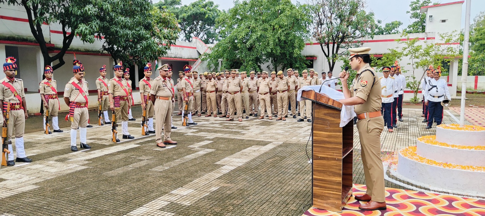 स्वतंन्त्रता दिवस-2024 के अवसर पर पुलिस अधीक्षक द्वारा पुलिस लाइन में ध्वजारोहण किया