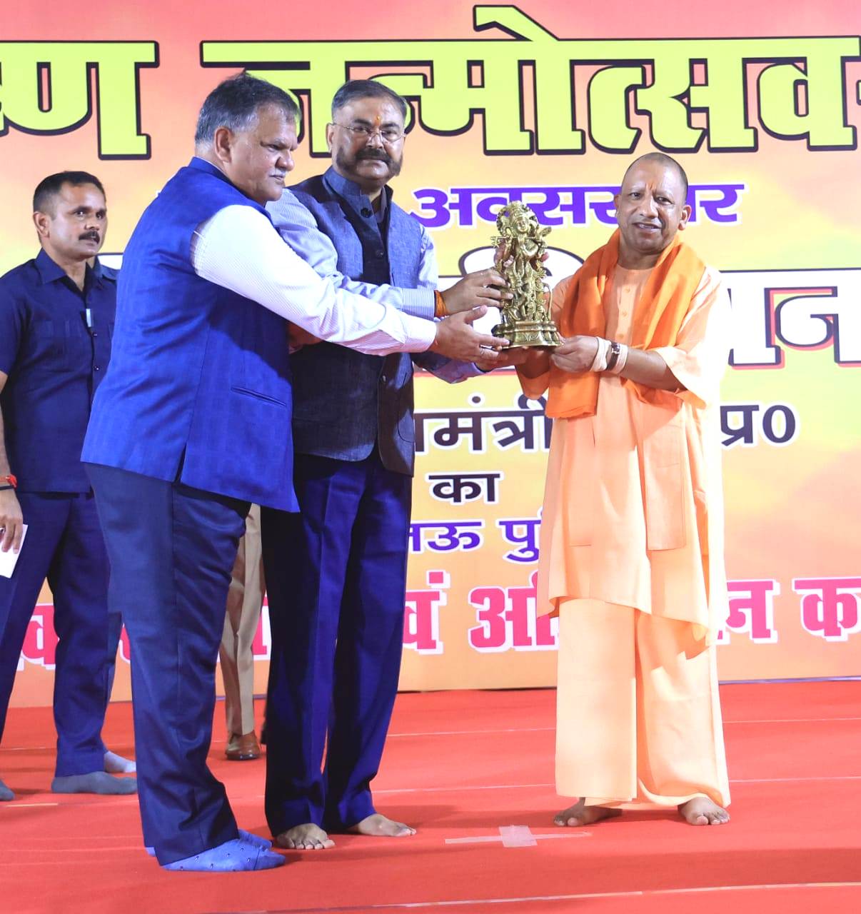 उत्तर प्रदेश पुलिस ने हानि-लाभ की चिंता के बिना कर्म को माना प्रधान-सीएम योगी