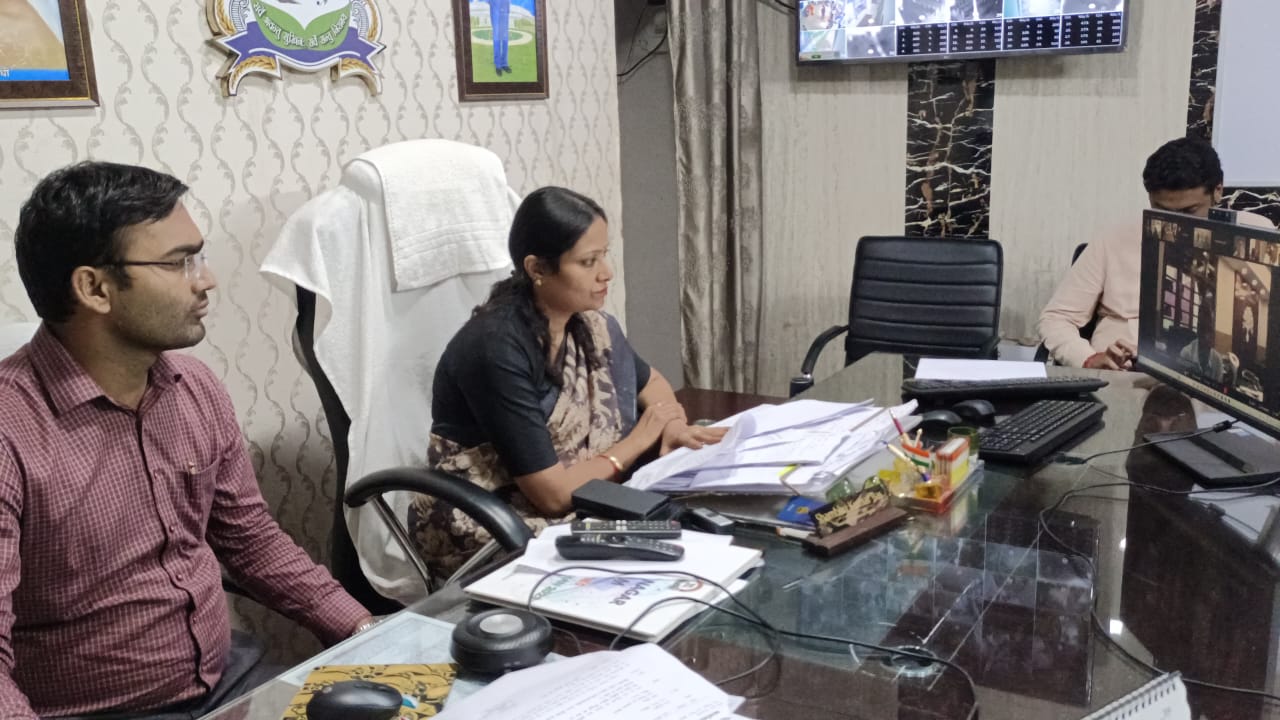 बिजली आपूर्ति व्यवस्था में और सुधार के मुद्दे प्रधान सचिव की अध्यक्षता में आयोजित वीडियो कांफ्रेंसिंग में महापौर ने दिए कई महत्वपूर्ण सुझाव