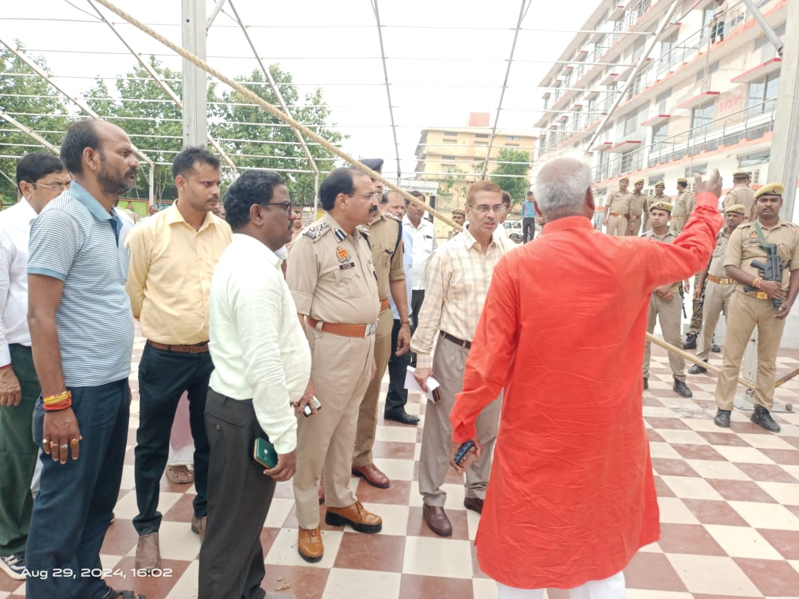 मुख्यमंत्री के संभावित भ्रमण कार्यक्रम के दृष्टिगत मण्डलायुक्त,डी0आई0जी0, जिलाधिकारी, पुलिस अधीक्षक ने तैयारियों का लिया जायजा