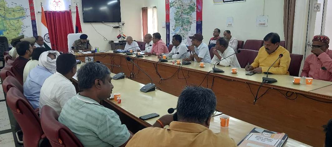 पुलिस लाइन में व्यापारी बन्धुओं/बैंक मित्रों के साथ बैठक