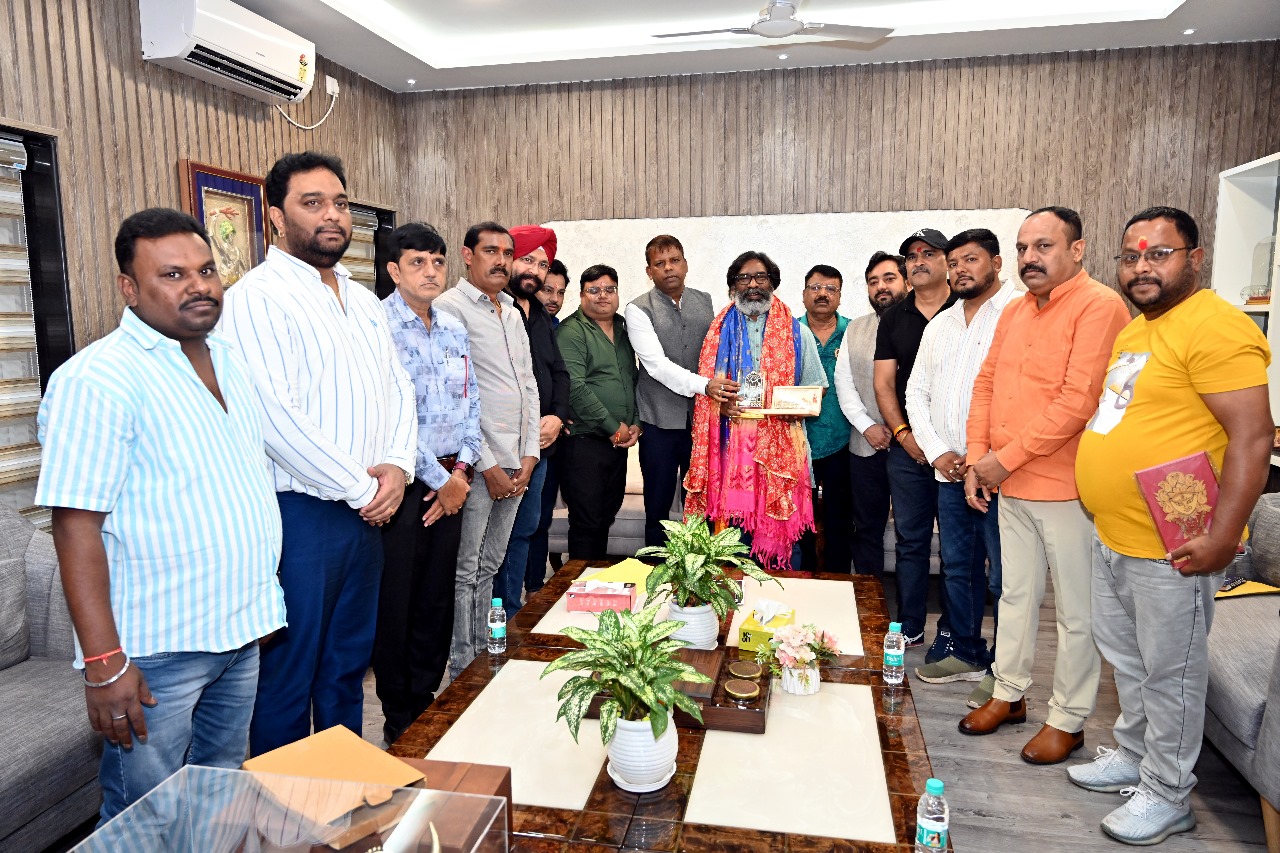 मुख्यमंत्री हेमन्त सोरेन से रांची जिला दुर्गा पूजा समिति के प्रतिनिधिमंडल ने की मुलाकात।