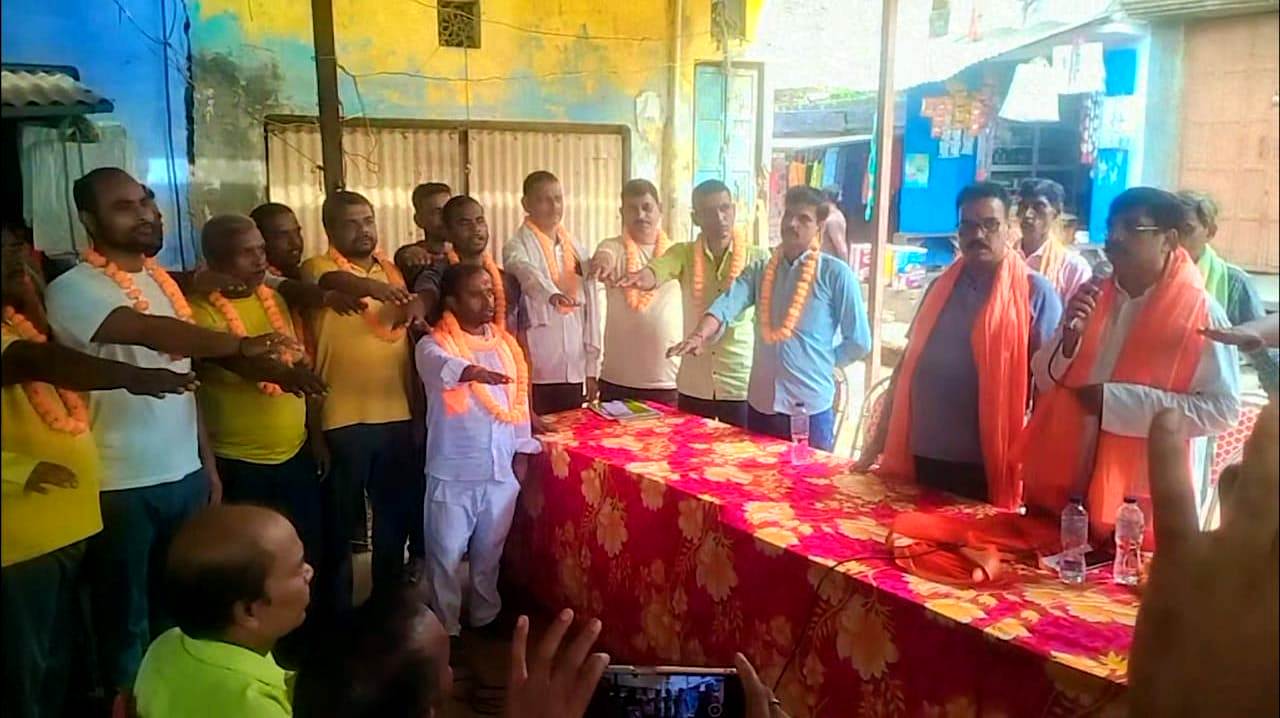 लालगंज बाजार में व्यापार मंडल का हुआ गठबंधन एवं शपथ ग्रहण समारोह