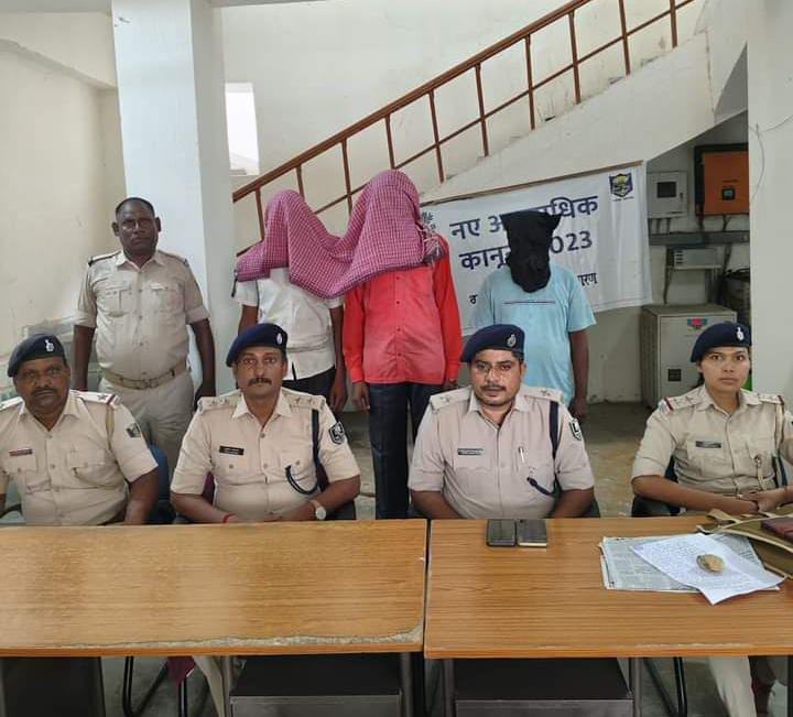 अवैध शराब के साथ सोशल मीडिया पर वायरल वीडियो में तीन व्यक्तियों को गिरफ्तार किया गया