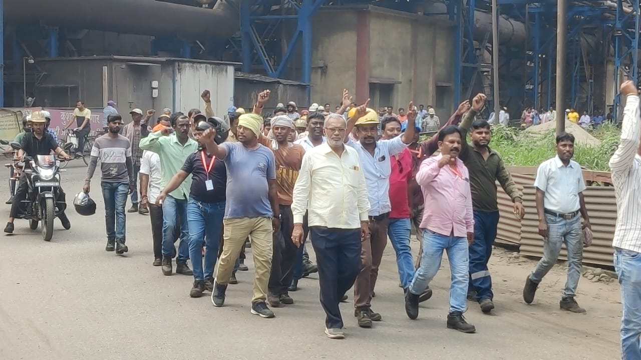 सेल मजदूर विरोधी भावना से है ग्रसित,मेडिकल चेकअप के बहाने हो रहा मजदूरों का शोषण : राजेंद्र 