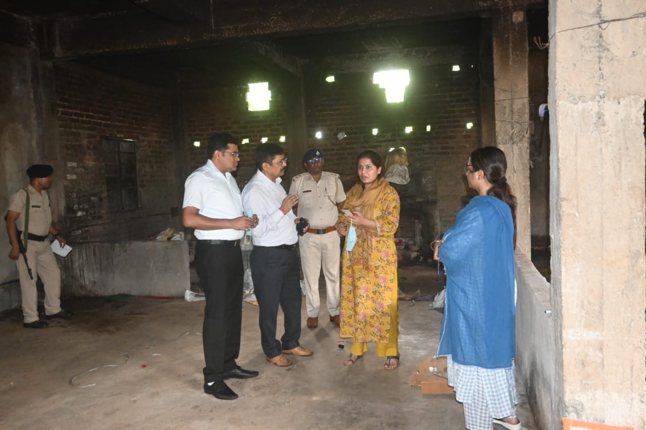 चिराचास के नंदुआस्थान में, एक घर में चल रही थी मिनी शराब फैक्ट्री, उत्पाद टीम ने छापेमारी कर किया उद्भेदन