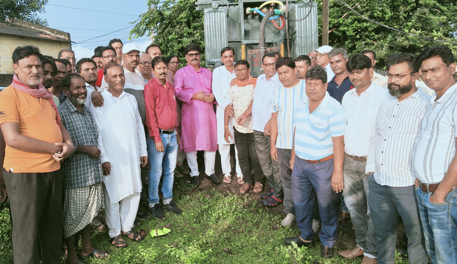 पूर्व विधायक योगेंद्र महतो ने 5 सौ केवीए क्षमता के विद्युत ट्रांसफार्मर का किया उद्घाटन