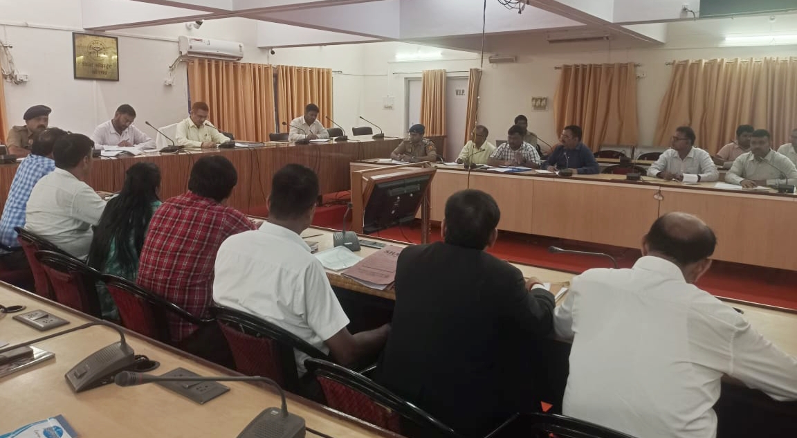 राजस्व वसूली में तेजी लाने के निर्देश, मुकदमों के निस्तारण में तेजी लाये-जिलाधिकारी