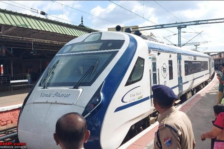 टाटानगर- पटना-टाटानगर वंदे भारत एक्सप्रेस – टाटानगर  रेलवे स्टेशन में प्रधानमंत्री नरेंद्र मोदी तो बोकारो में सांसद, विधायक हरी झंडी दिखाकर करेगें रवाना