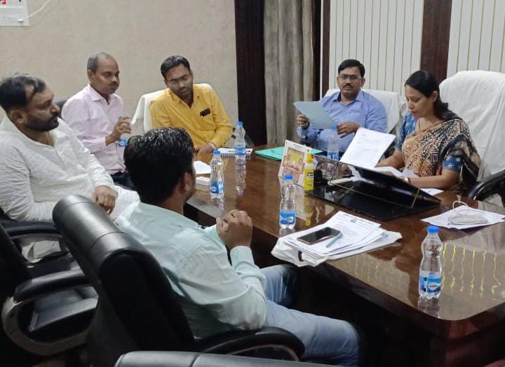 नगर निगम के विकास कार्यों में तेजी और गुणवत्तापूर्ण कार्य को ले सशक्त स्थायी समिति ने लगाई लंबित विभागीय योजनाओं पर रोक, लंबित योजनाओं को अविलंब करें टेंडर:गरिमा