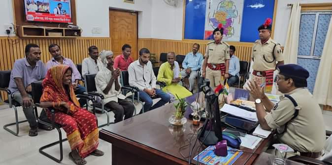 एसपी के जनता दरबार में 15 लोगों को सुनी गई समस्याएं