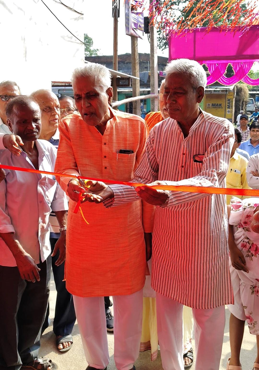 गोमिया में ओला इलेक्ट्रिक टू व्हीलर शोरूम का उद्घाटन हुआ