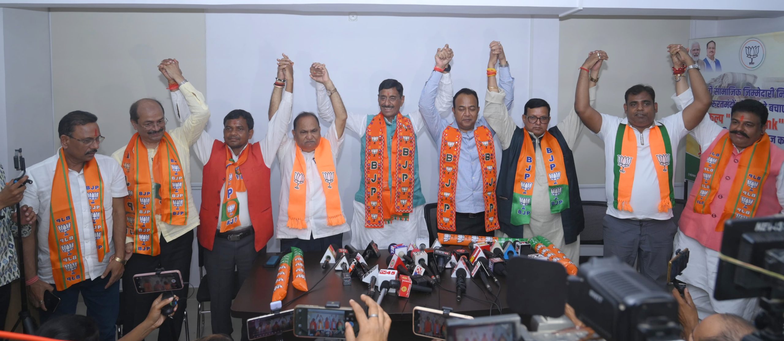 रांची, हटिया, खिजरी और कांके प्रत्याशियों के साथ रक्षा राज्य मंत्री की पत्रकारवार्ता।