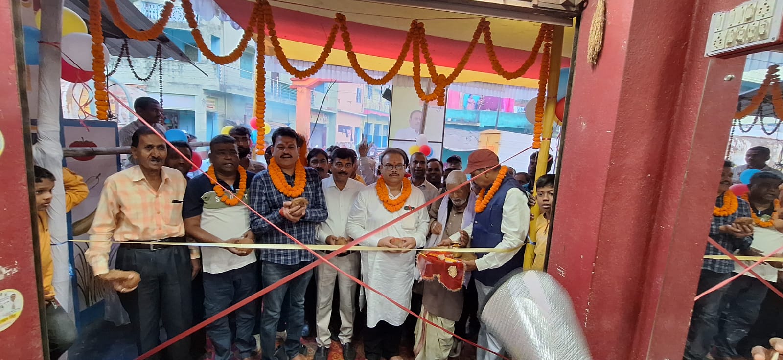 निर्दलीय प्रत्याशी प्रकाश लाल सिंह ने चुनावी कार्यालय का उद्घाटन किया