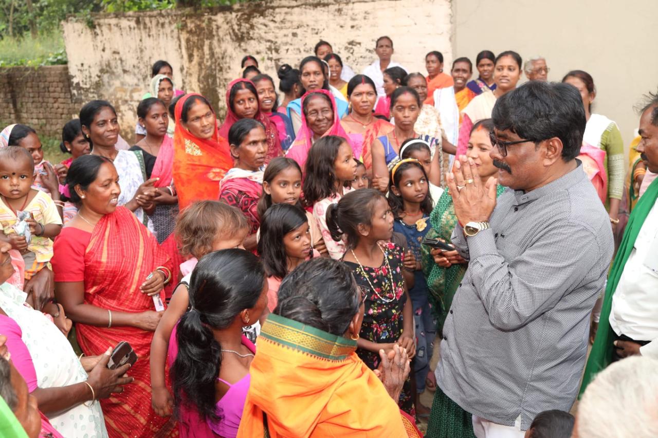 मुख्यमंत्री हेमंत सोरेन ने महिलाओं को मईया सम्मान योजना के माध्यम से हक, अधिकार व सम्मान दिया है: योगेंद्र महतो मुख्यमंत्री हेमंत सोरेन ने महिलाओं को मईया सम्मान योजना के माध्यम से हक, अधिकार व सम्मान दिया है: योगेंद्र महतो