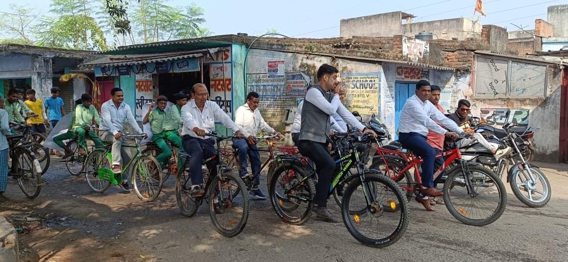 अनुमंडल पदाधिकारी बेरमो ने तुपकाडीह में साइकिल रैली का किया आयोजन