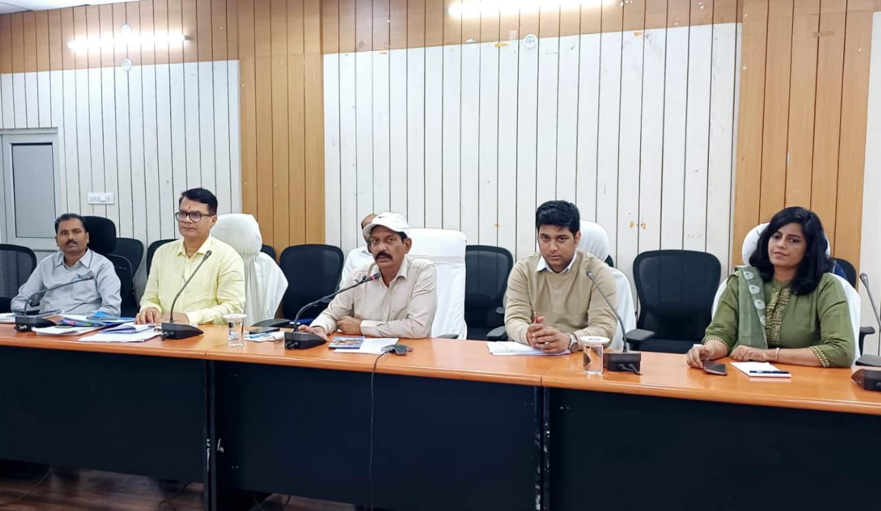 पूर्ण पारदर्शी तरीके से सम्पन्न कराएं पैक्स निर्वाचन : जिला निर्वाचन पदाधिकारी