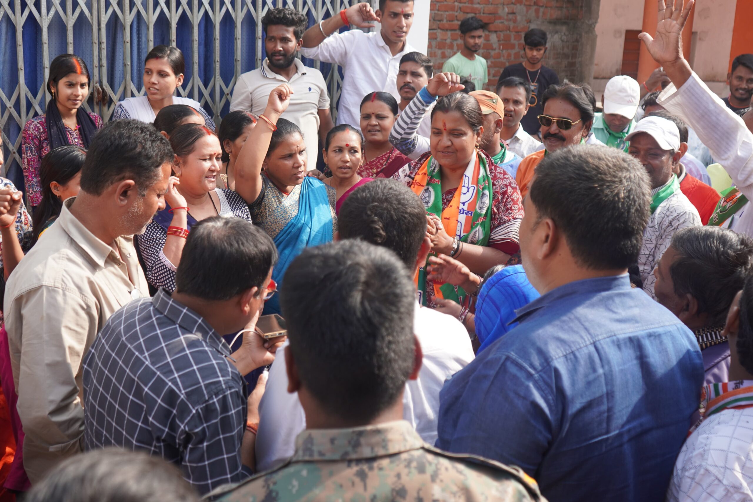 छात्र संघ ने कांग्रेस प्रत्याशी श्वेता सिंह और जेएमएम के चंदनकियारी प्रत्याशी उमाकांत रजक को किया समर्थन 