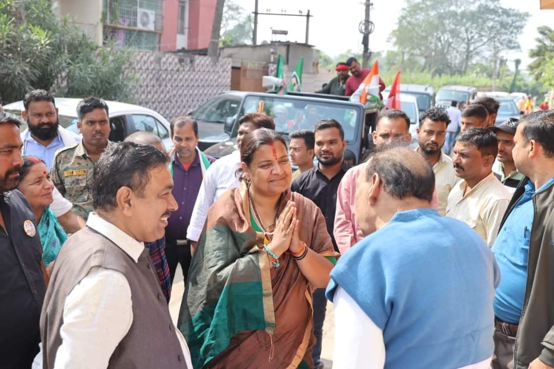 चास के विभिन्न जगहों में इंडी गठबन्धन प्रत्याशी श्वेता सिंह ने चलाया जनसंपर्क अभियान 