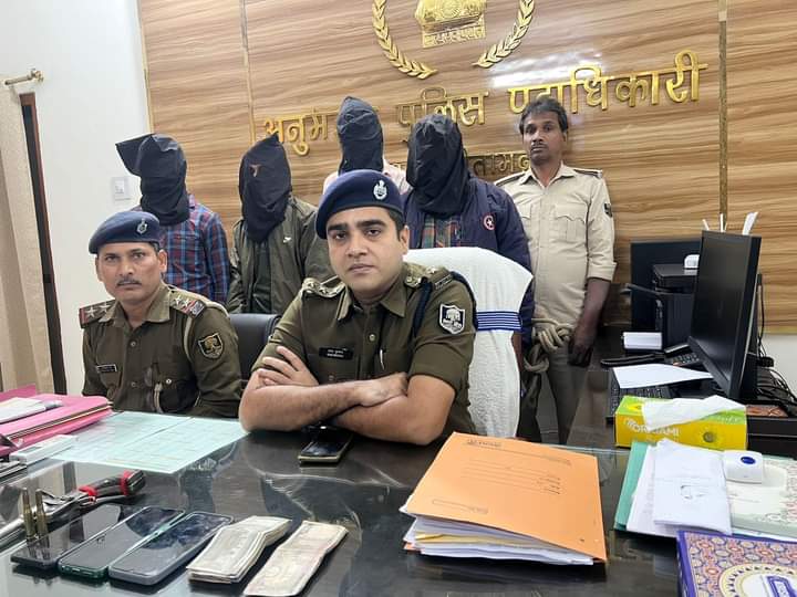 लोडेड देशी पिस्टल एवं 180 लीटर शराब के साथ चार तस्कर गिरफ्तार