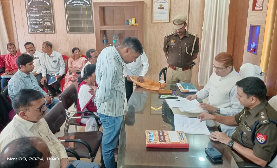 थाना समाधान दिवस पर राबर्ट्सगंज कोतवाली में शिकायतकर्ताओं के निस्तारण का निर्देश