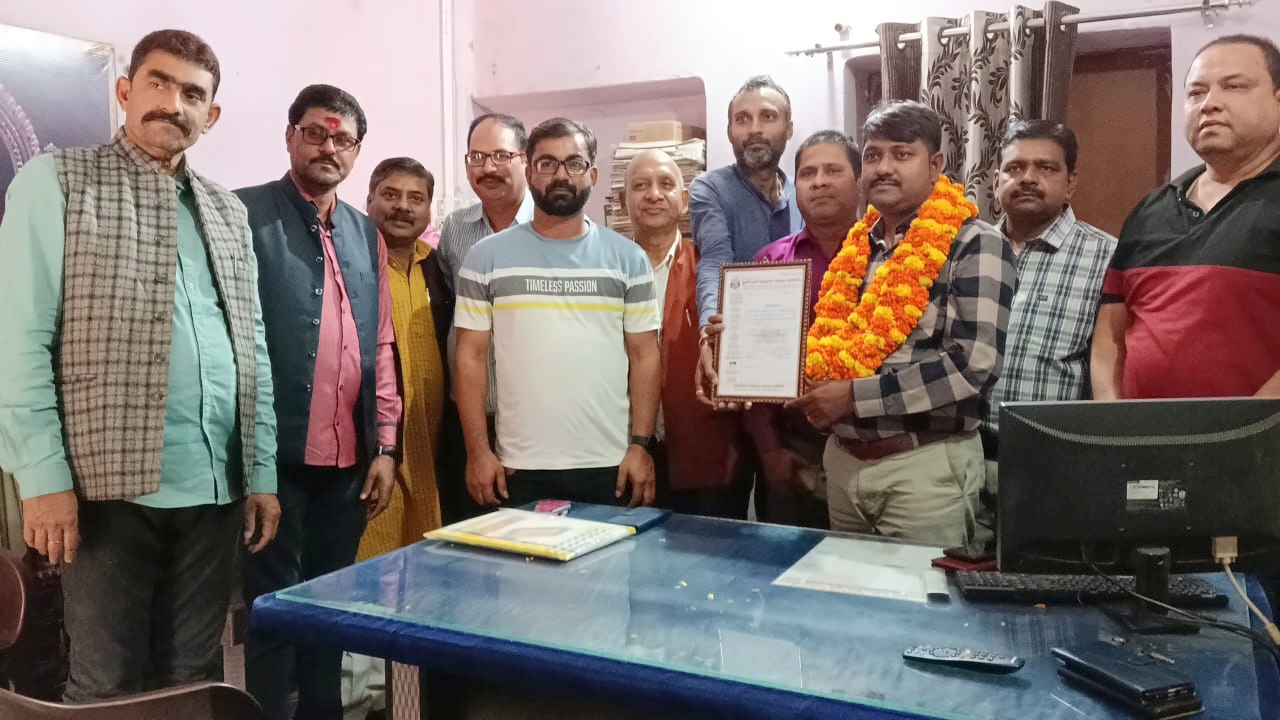 पूर्वांचल पत्रकार एकता समिति की हुई बैठक, जीतेंद्र गुप्ता बने जिलाध्यक्ष