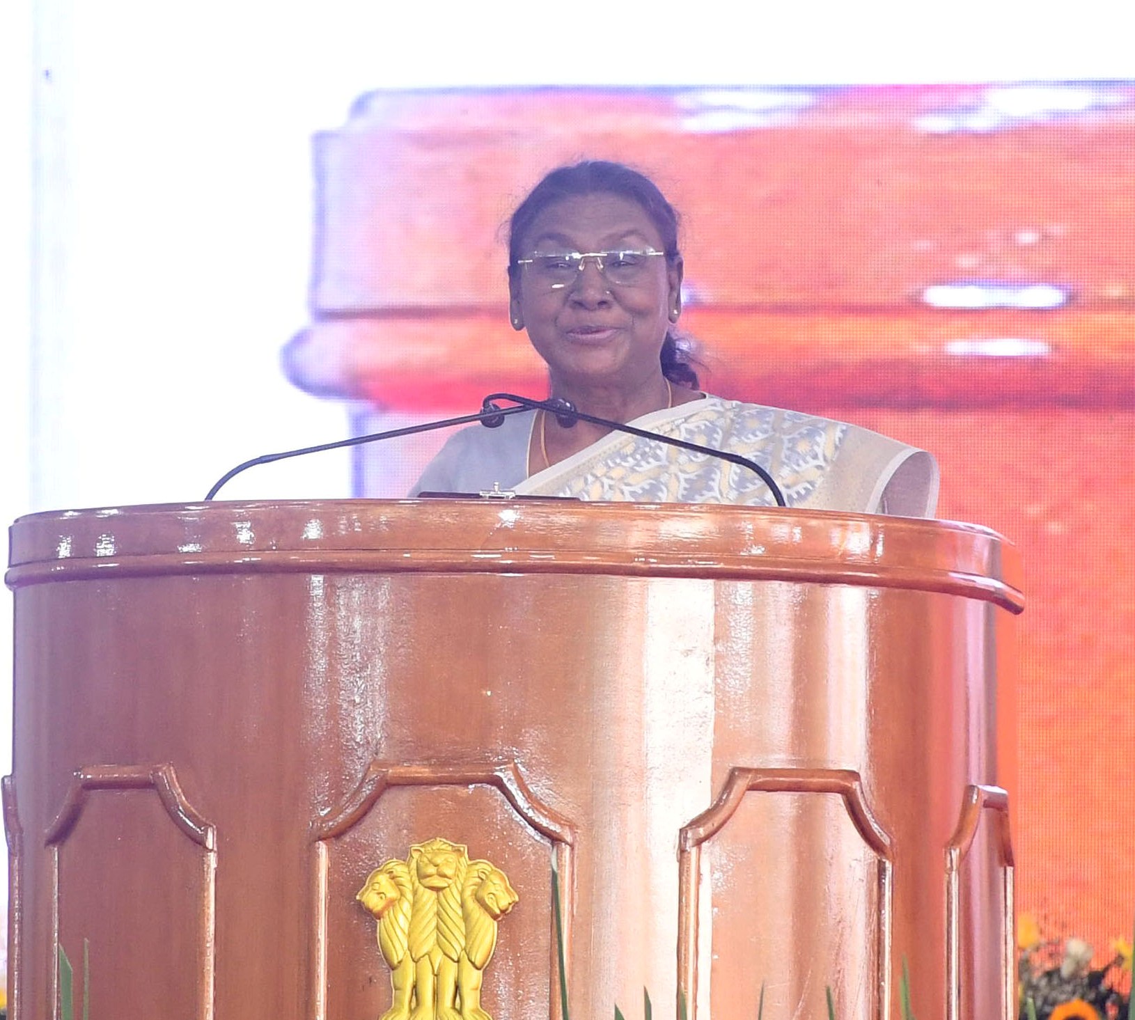 राष्ट्रपति द्रौपदी मुर्मु ने सिलवासा में स्वामी विवेकानंद विद्या मंदिर का उद्घाटन किया