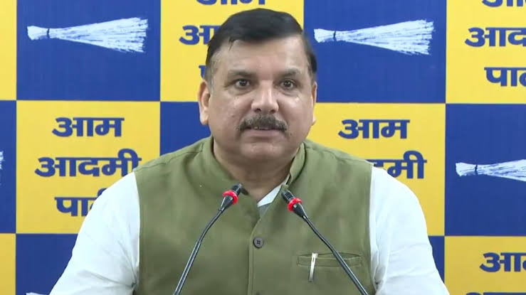 दिल्ली की बदहाल कानून व्यवस्था को लेकर “आप” सांसदों का संसद परिसर में जोरदार प्रदर्शन