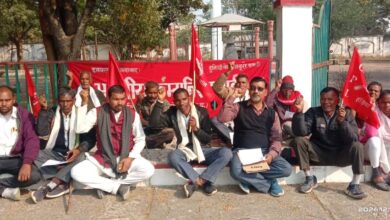 भ्रष्टाचार का बोलबाला.! भाकपा कार्यकर्ताओं ने महंगाई, बेरोज़गारी, खनन में नियम के विरुद्ध चल रहे मशीनीकरण आदि मुद्दों पर दिया धरना 