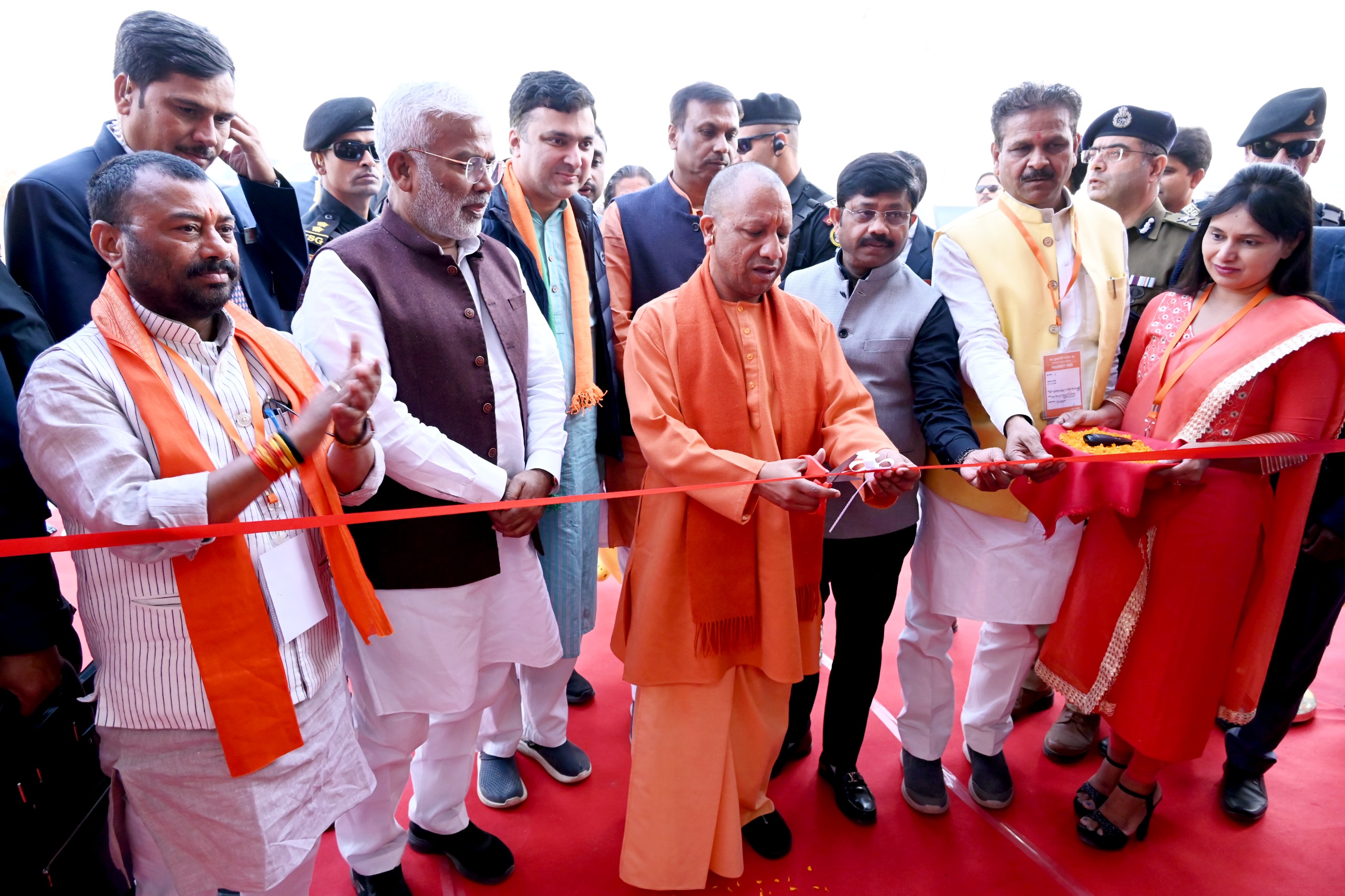 सीएम योगी ने श्रद्धालुओं के लिए महाकुंभ क्षेत्र में किया 25,000 बेड के सार्वजनिक आश्रय स्थल की शुरुआत