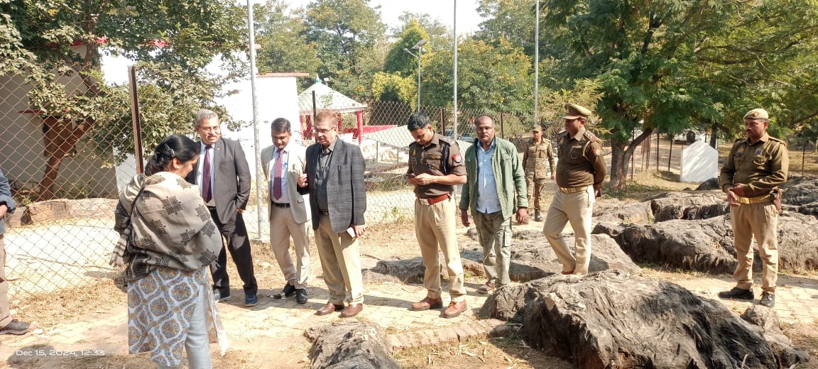 जनपद न्यायाधीश, जिलाधिकारी, पुलिस अधीक्षक ने सलखन फासिल्स पार्क का किये औचक निरीक्षण