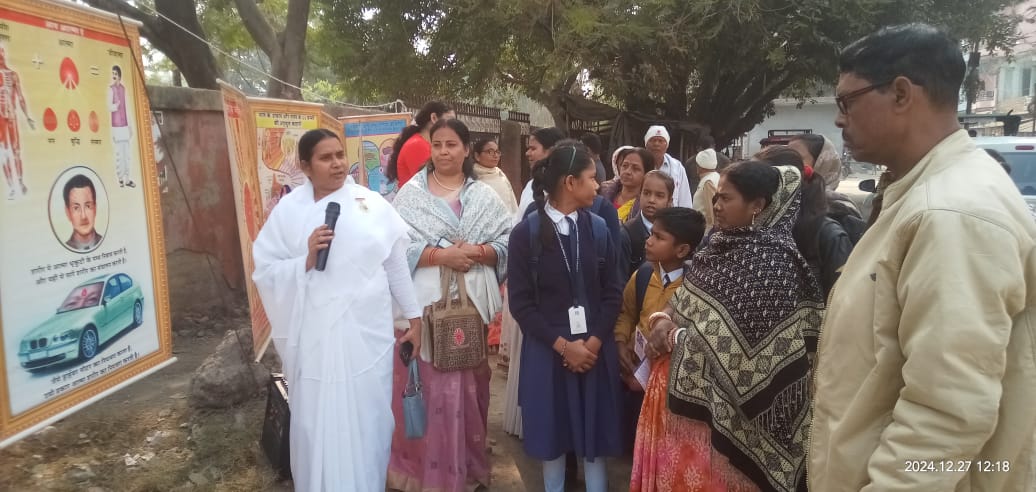 ब्रह्माकुमारीज ईश्वरीय विश्वविद्यालय सेवाकेंद्र द्वारा आध्यात्मिक चित्र प्रदर्शनी का आयोजन