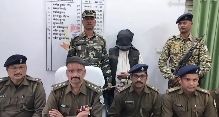स्क्रैप को लेकर छिडी वर्चस्व की लड़ाई, एक गिरफ्तार, पुलिस ने लुटा माल किया बरामद स्क्रैप को लेकर छिडी वर्चस्व की लड़ाई, एक गिरफ्तार, पुलिस ने लुटा माल किया बरामद