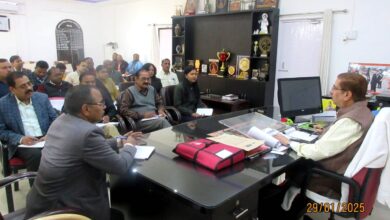 शासन द्वारा निर्धारित लक्ष्य को पूरा न करने वाले कार्यालयाध्यक्षों को कार्यवाही के निर्देश-जिलाधिकारी