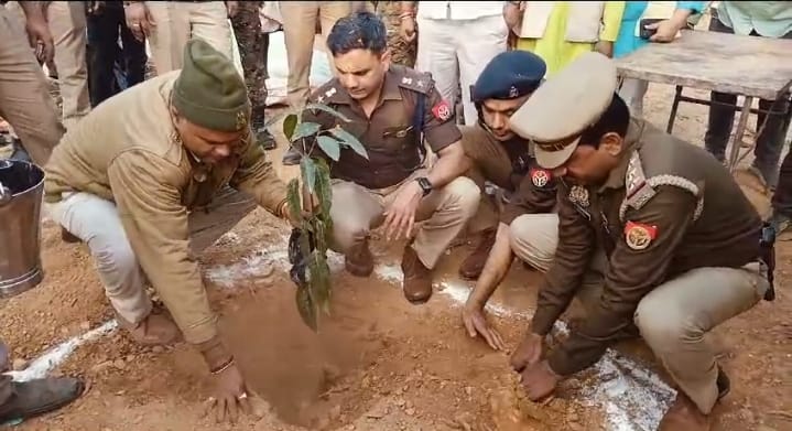 नवाटोला में पुलिस चौकी का पुलिस अधीक्षक ने किया उद्घाटन, क्राइम पर लगेगा कंट्रोल। नवाटोला में पुलिस चौकी का पुलिस अधीक्षक ने किया उद्घाटन, क्राइम पर लगेगा कंट्रोल।