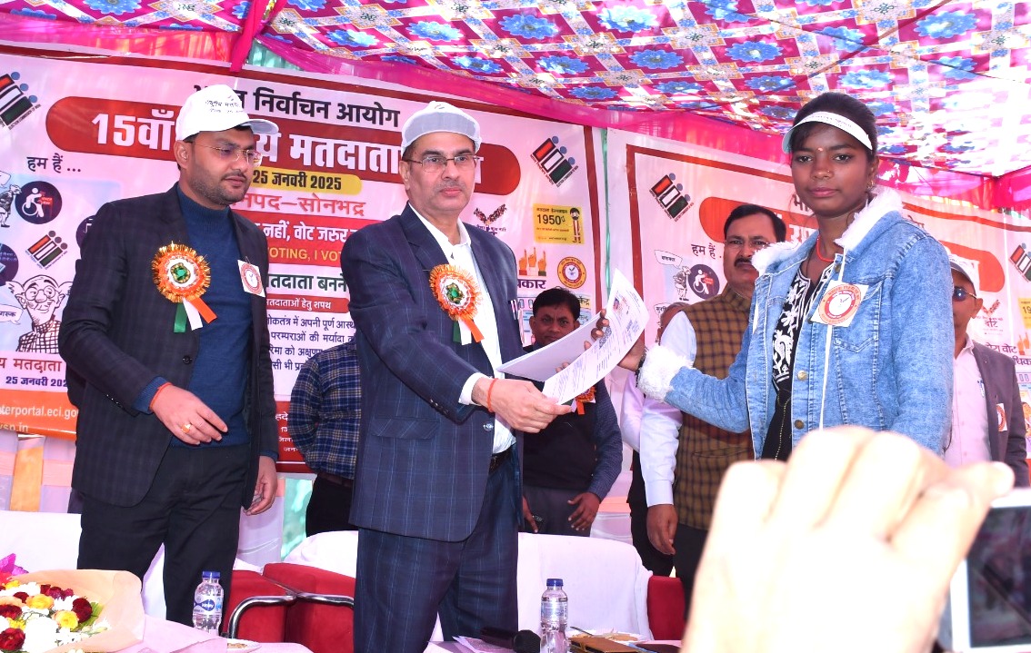 मतदान-हर मतदाता का अधिकार है, यही लोकतंत्र का आधार-जिलाधिकारी