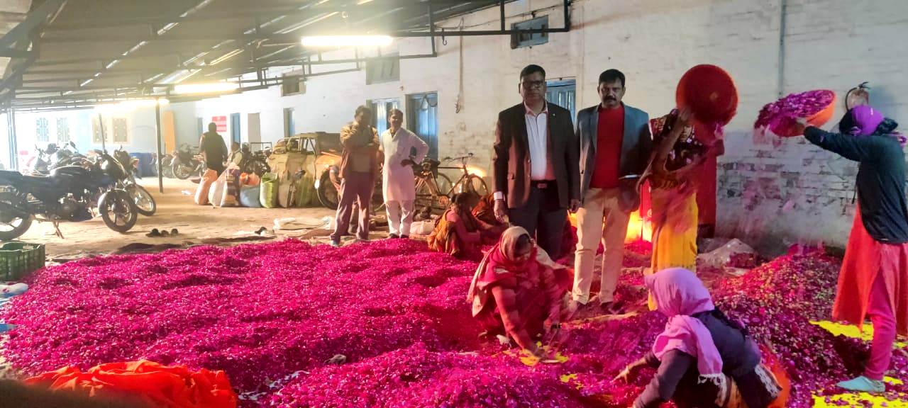 10 करोड़ श्रद्धालुओं पर 25 क्विंटल गुलाब की पंखुड़ियों से होगी पुष्प वर्षा