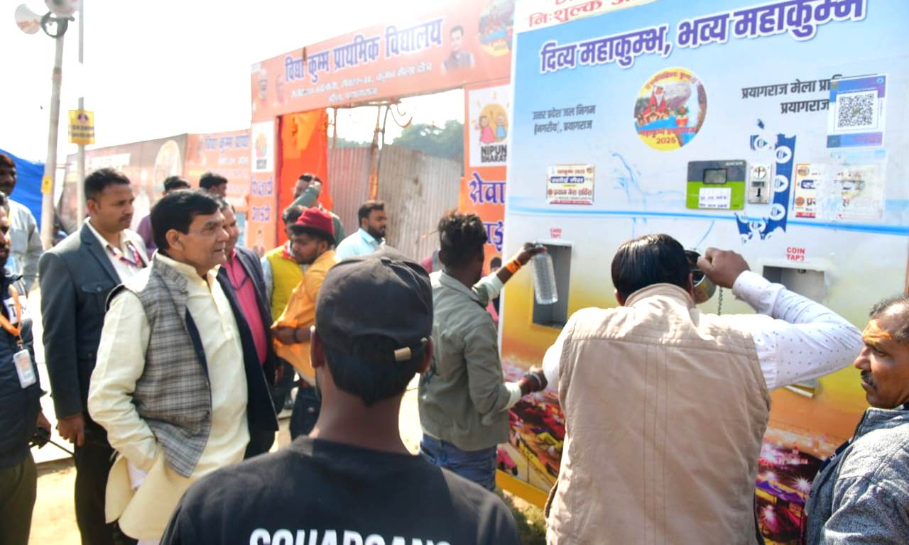 नगर विकास मंत्री ए.के. शर्मा ने महाकुंभ की व्यवस्थाओं का किया निरीक्षण, सफाई और प्रकाश व्यवस्था की प्रशंसा