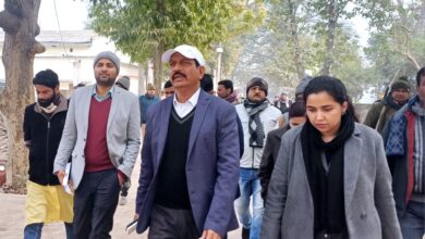 जिलाधिकारी ने पंचायत सरकार भवन मैनाटांड़ अवस्थित पुस्तकालय का किया उद्घाटन