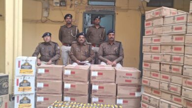ईंट लदे ट्रैक्टर ट्राली में छुपा कर रखे गए भारी मात्रा में विदेशी शराब बरामद