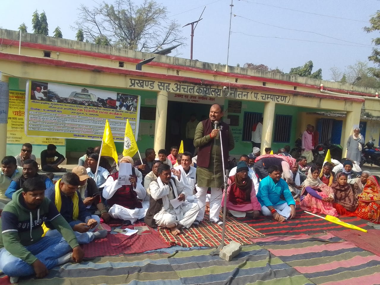 BPSC परीक्षा रद्द करने के संबंध में जन सुराज पार्टी ने नौतन प्रखंड में किए धरना प्रदर्शन।।
