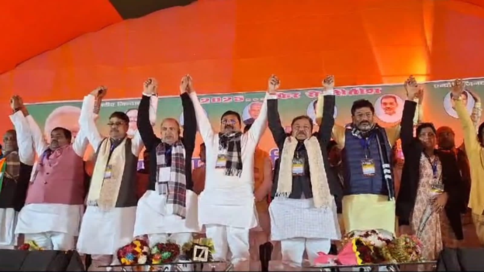 सम्मेलन में लालू परिवार पर खूब बरसे एनडीए के नेता सम्मेलन में लालू परिवार पर खूब बरसे एनडीए के नेता