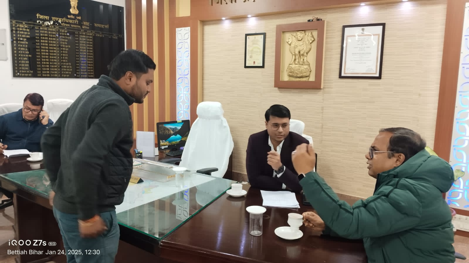 जिलाधिकारी के जनता दरबार में 37 मामलों की हुई सुनवाई। जिलाधिकारी के जनता दरबार में 37 मामलों की हुई सुनवाई।