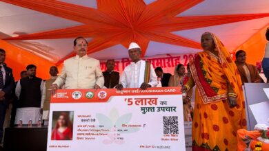 उपमुख्यमंत्री विजय कुमार सिन्हा आरा (भोजपुर) के वीर कुंवर सिंह (रमना मैदान) में बतौर प्रभारी मंत्री गणतंत्र दिवस के अवसर पर सलामी परेड का मुआयना कर झंडोत्तोलन किया