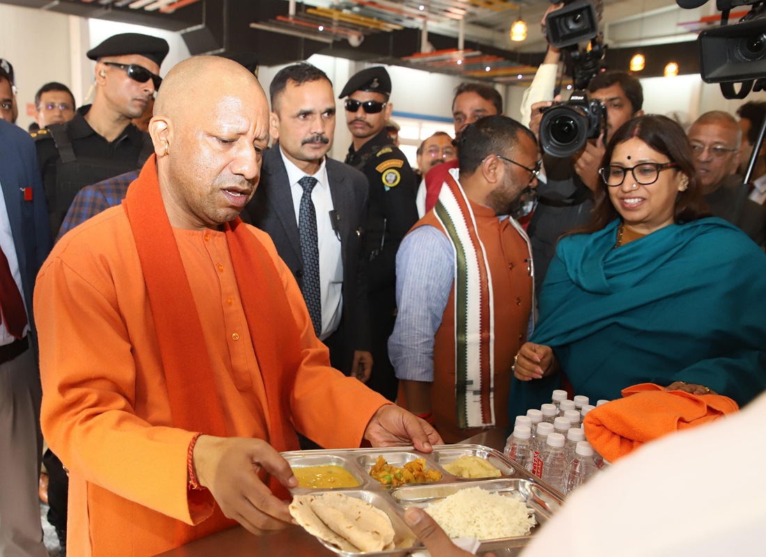 महाकुंभ में मुख्यमंत्री ने ‘मां की रसोई’ का किया उद्घाटन