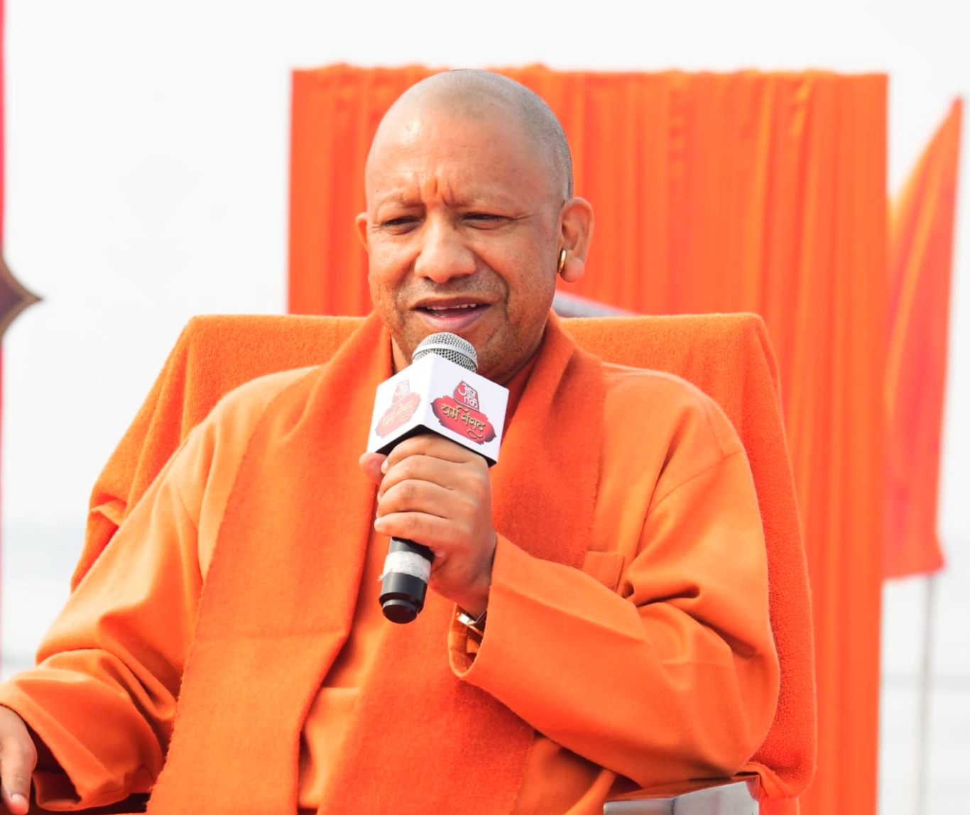 किसी भी विवादित ढांचे को मस्जिद बोलने से बचें, ये इस्लाम के सिद्धांतों के खिलाफ- सीएम योगी किसी भी विवादित ढांचे को मस्जिद बोलने से बचें, ये इस्लाम के सिद्धांतों के खिलाफ- सीएम योगी