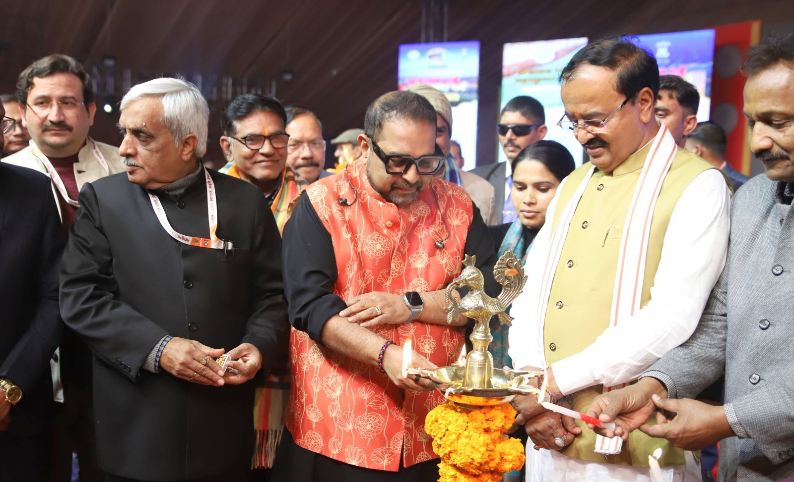 महाकुंभ-गंगा पंडाल में “संस्कृति का संगम” शंकर महादेवन ने “चलो कुंभ चले” गीत से किया मंत्रमुग्ध महाकुंभ-गंगा पंडाल में “संस्कृति का संगम” शंकर महादेवन ने “चलो कुंभ चले” गीत से किया मंत्रमुग्ध