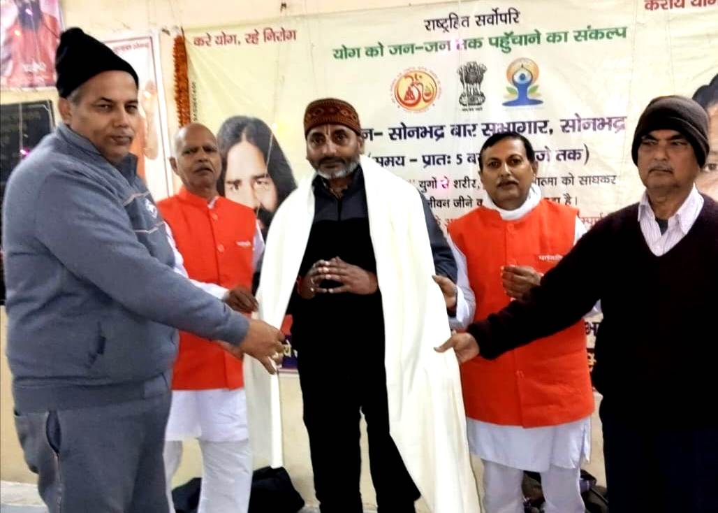 पत्रकारिता के क्षेत्र में योगदान के लिए राजेश पाठक को किया गया सम्मानित पत्रकारिता के क्षेत्र में योगदान के लिए राजेश पाठक को किया गया सम्मानित