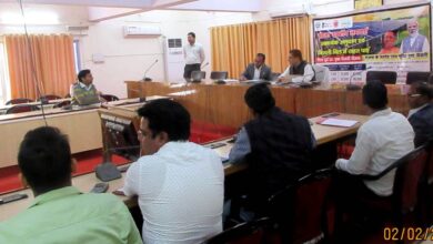 जिलाधिकारी ने प्रधानमंत्री सूर्यघर मुफ्त बिजली योजना के सम्बन्ध में बैठक की
